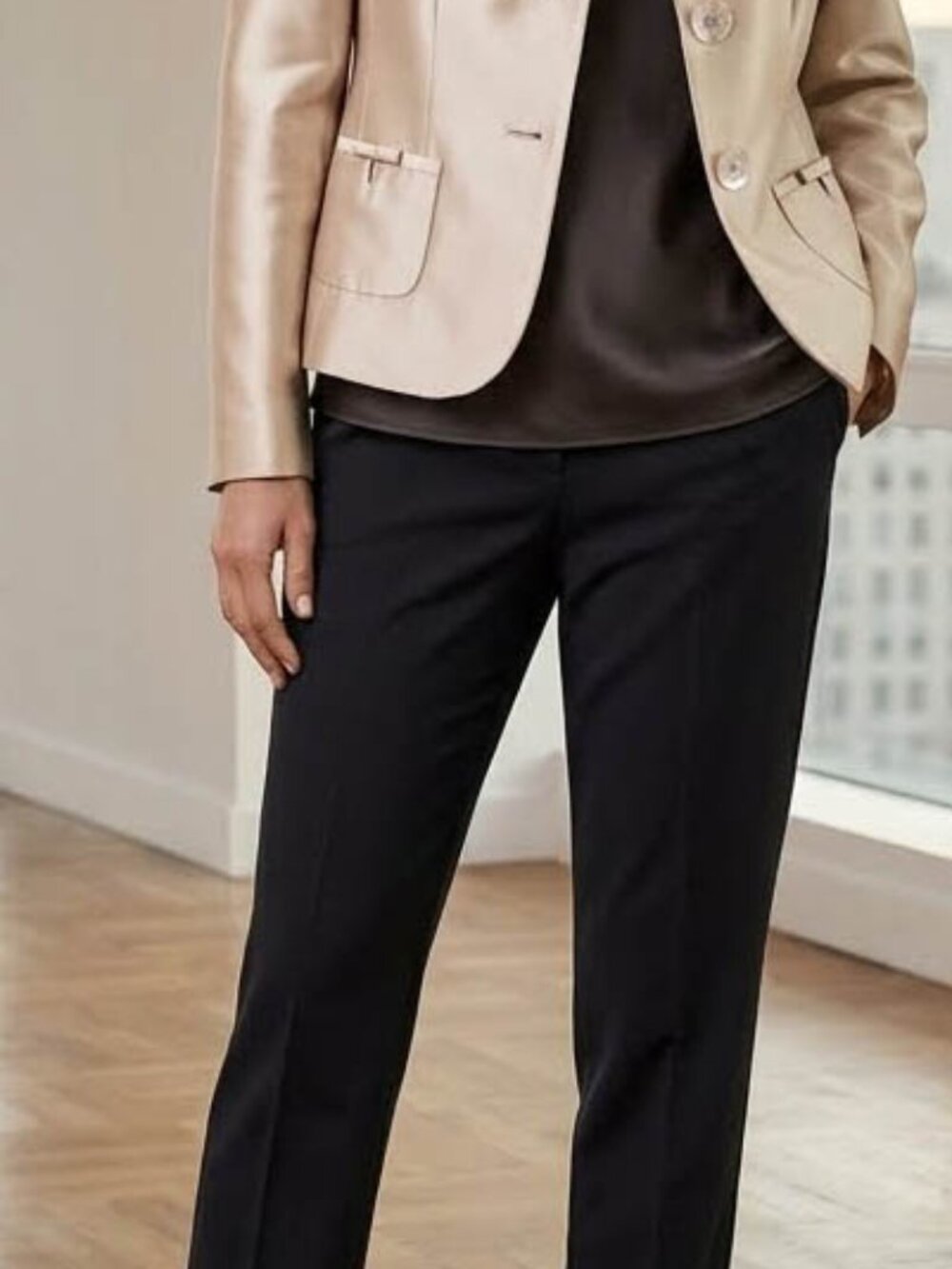 Tahari  women’s blazer silk  light beige color 8P.